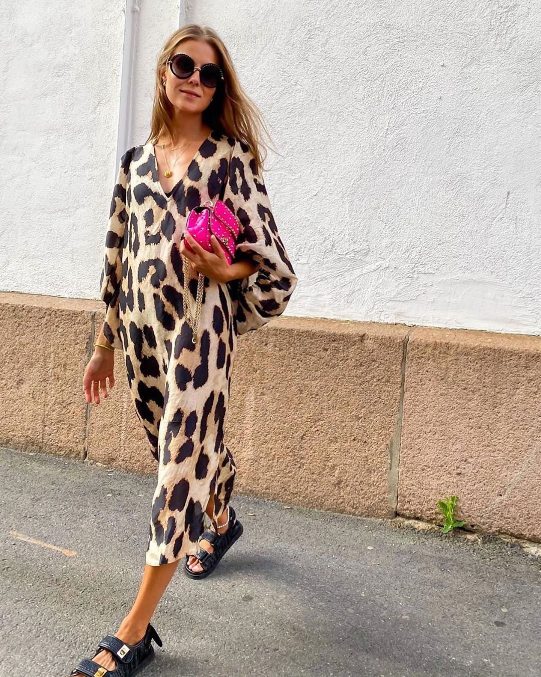 Iris – Luipaardprint Midi-Jurk Met Een Modieuze Uitstraling