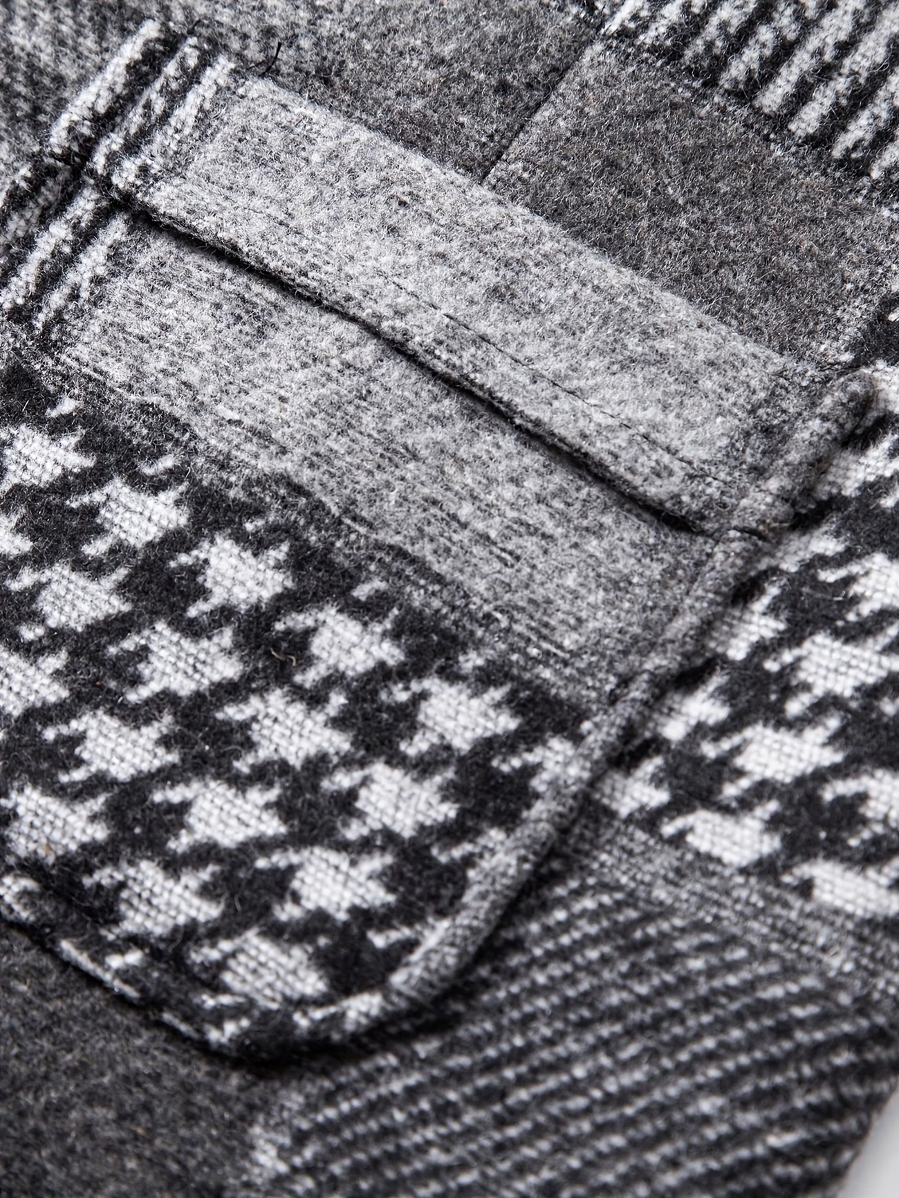 Leo | Tweed Gilet met Patchwork Design & Visgraatpatroon