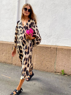 Iris – Luipaardprint Midi-Jurk Met Een Modieuze Uitstraling