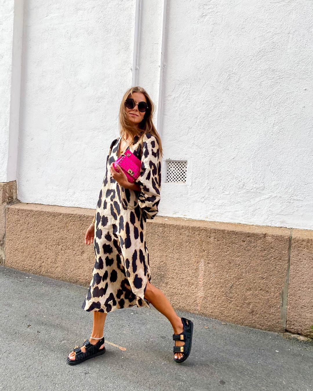 Iris – Luipaardprint Midi-Jurk Met Een Modieuze Uitstraling