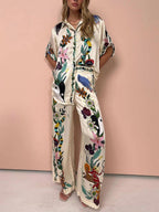 Nika | Resort Vibes Satin unieke print shirt & broek set Pasvorm