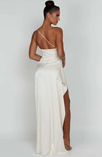 Geplooide Satijnen Splitjurk Met Één Schouder